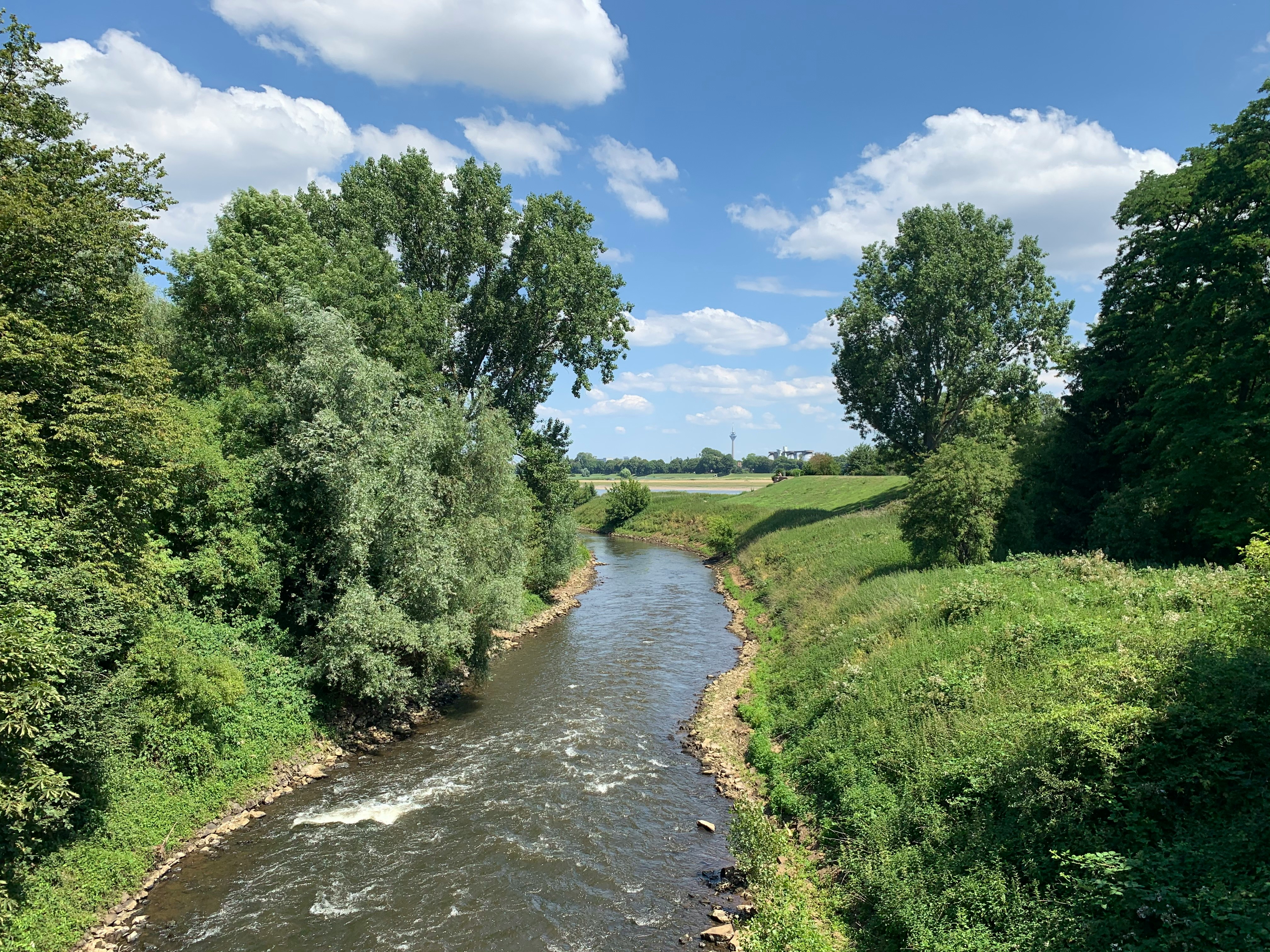 Wasserhärte in Neuss: Was steckt wirklich in Ihrem Leitungswasser?